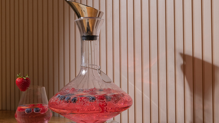 Shaze Wavemaker Wine Decanter with Tricoid Base 